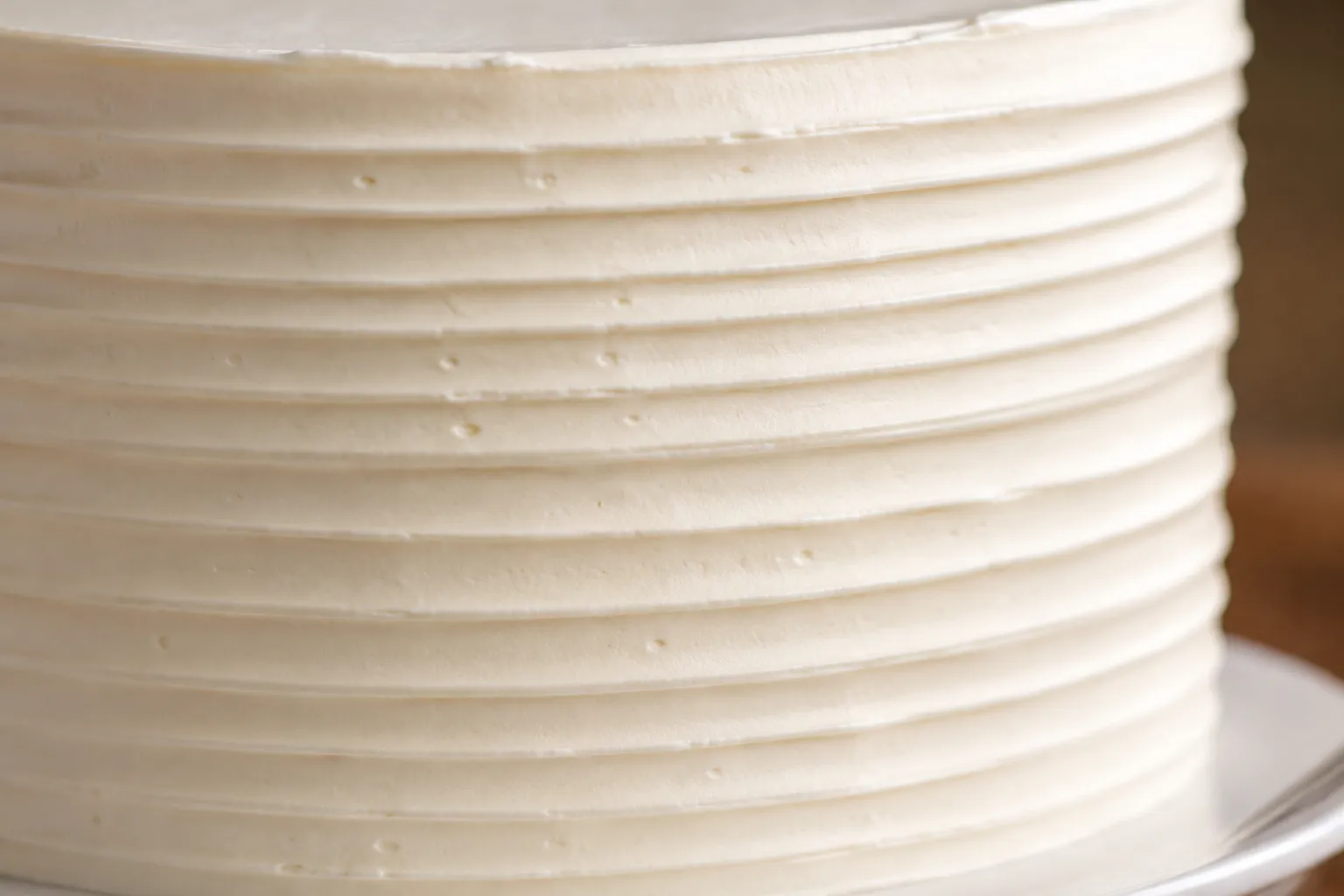 Close view of regular cake grooves, spacing, and edge profiles